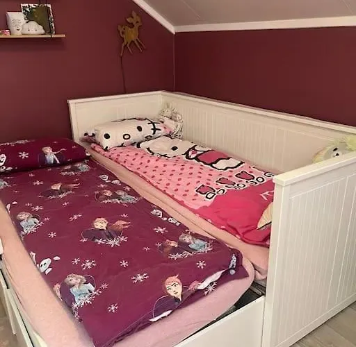 Holiday home Trivelig Familievennlig Hus Med Inngjerdet Hage