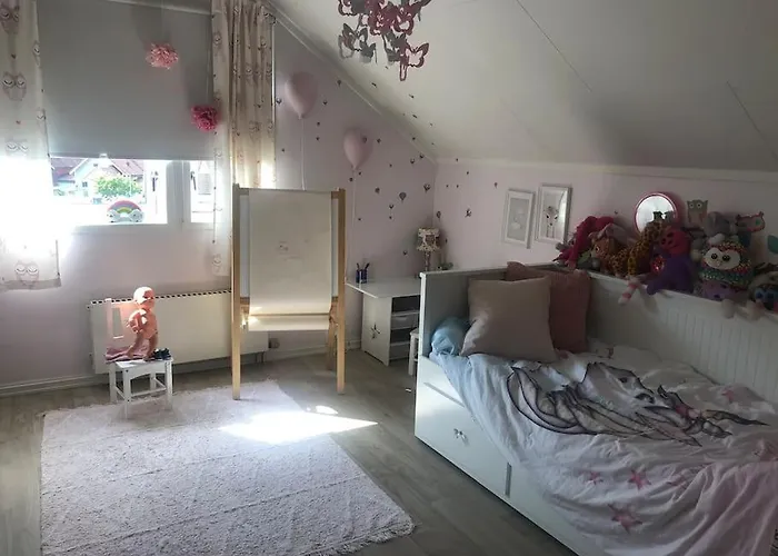 Trivelig Familievennlig Hus Med Inngjerdet Hage Holiday home Oslo